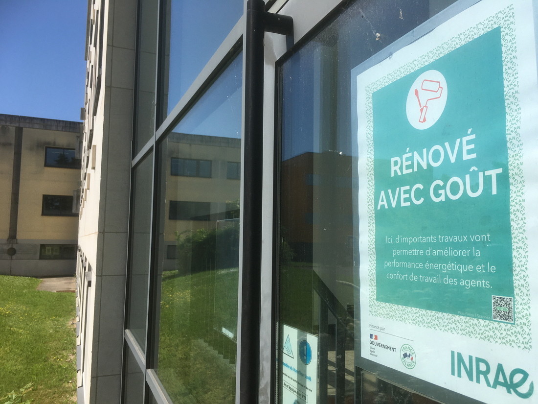 Une campagne d’affichage interne décalée a été lancée pour informer les agents de la nature des travaux engagés