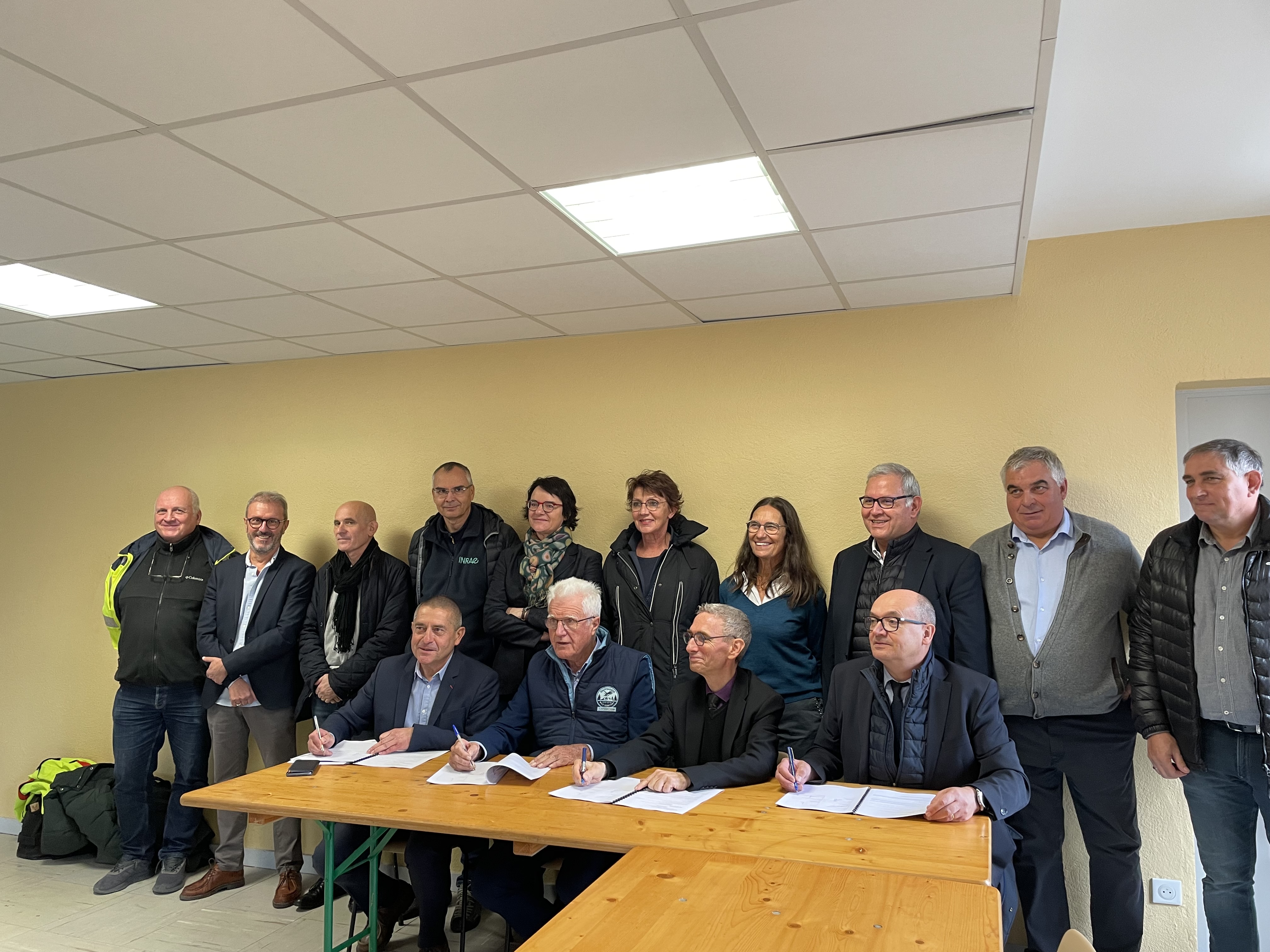 les signataires réunis