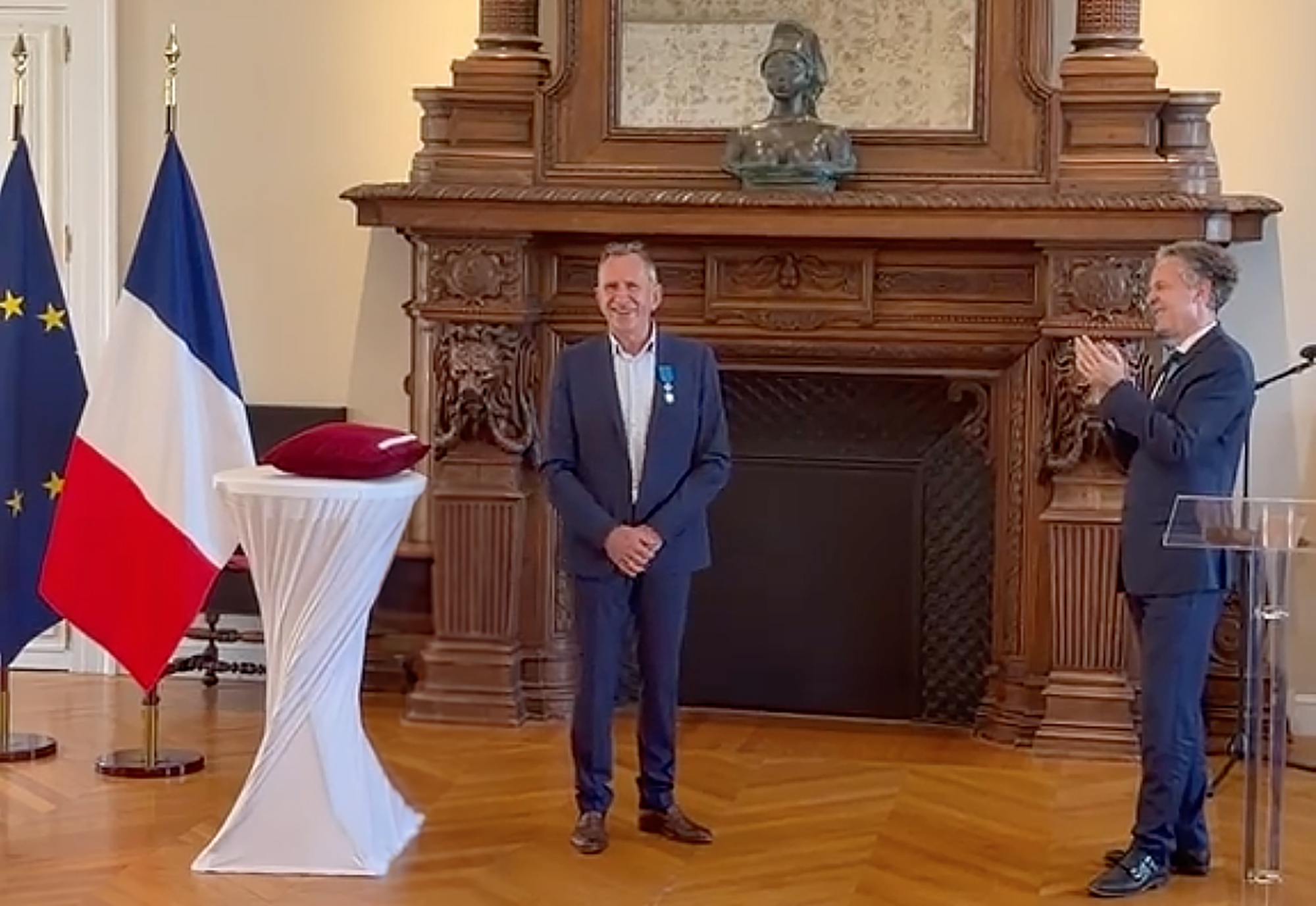 Remise de l'insigne de Chevalier dans l’Ordre National du Mérite à François Laurens