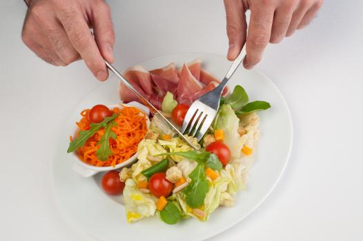 Reducing the proportion of animal protein in the diet of the French population: contrasting environmental impacts