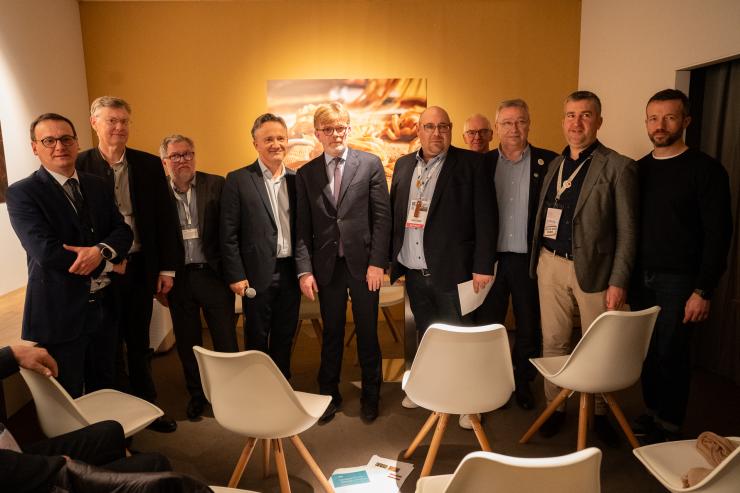 Photo de groupe avec le ministre de l'agriculture
