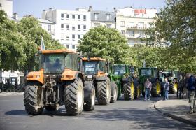 Manifestation d'agriculteurs le 27 avril 2010 à Paris avec plus de 1500 tracteurs