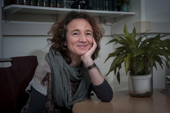illustration Rut Carballido-López, femme de science très simplement