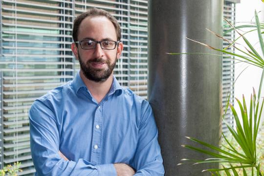 illustration Harry Sokol, explorateur du rôle du microbiote dans l’immunité, du patient à la cellule