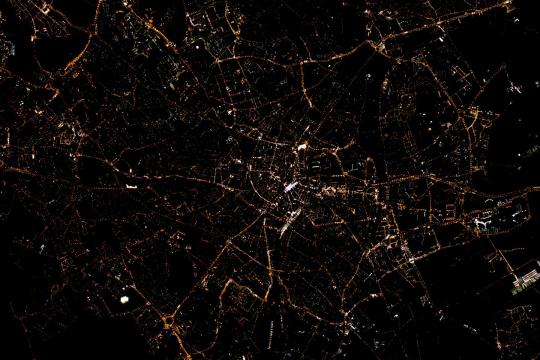 Reducing urban lighting: balancing the needs of biodiversity and urban residents